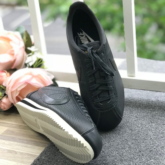 NWT Nike Classic Cortez LE PRM Dark Grey WMNS - Picture 3 of 8